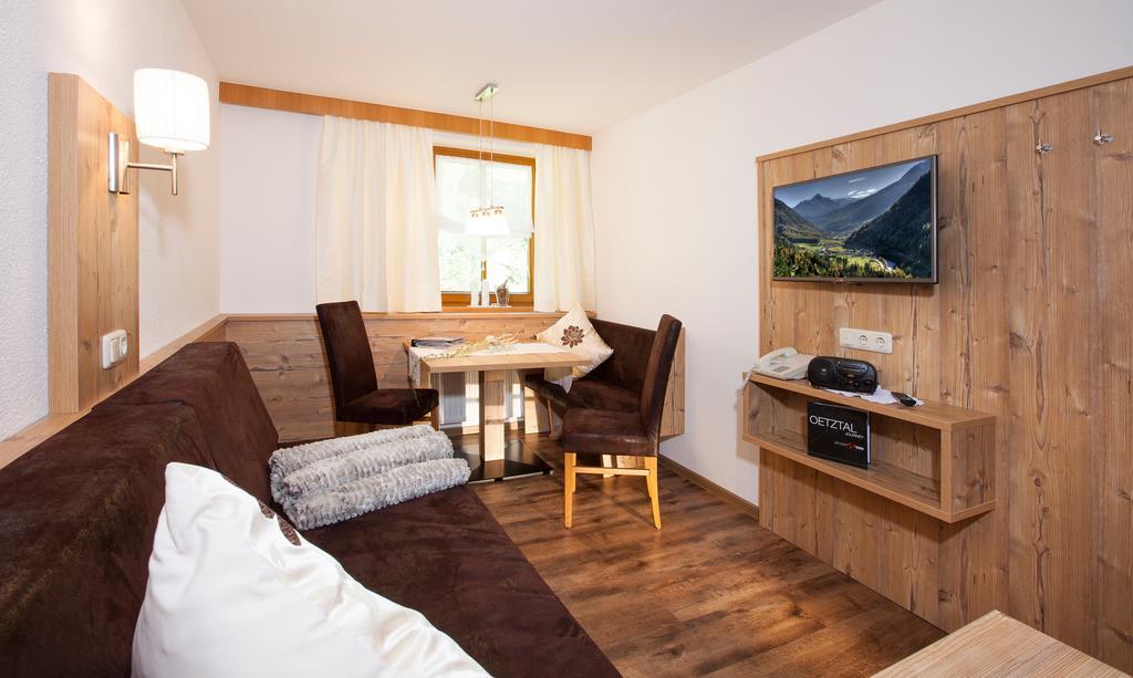 Trofana Appartements Сьолден Стая снимка